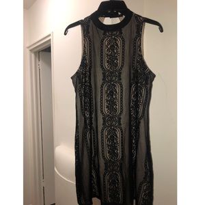 Sleeveless lace cocktail dress